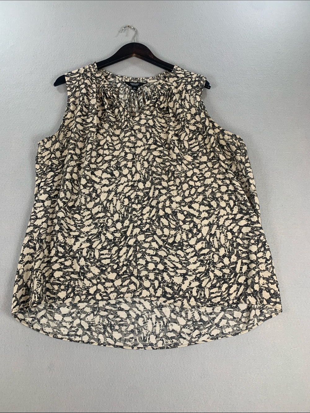 Simply Vera Vera Wang Sleeveless Printed Ruffle Neck Top - Cream and Black XL